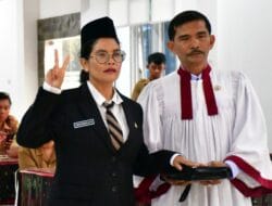 Bupati Samosir Lantik Resmin Situmorang Sebagai Kadis Dukcapil
