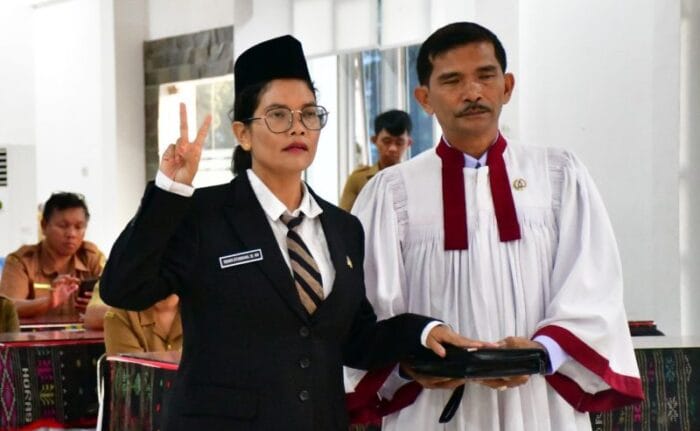 Bupati Samosir Lantik Resmin Situmorang Sebagai Kadis Dukcapil