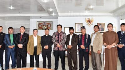 Bupati Samosir Berangkatkan 10 Tokoh Agama Nasrani ke Jerusalem