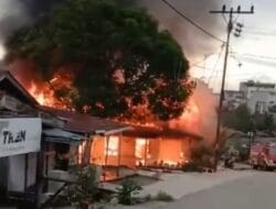 Satu Unit Rumah di Lingkungan Kampung Banjar Dua Kotapinang Hangus Terbakar