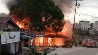 Satu Unit Rumah di Lingkungan Kampung Banjar Dua Kotapinang Hangus Terbakar