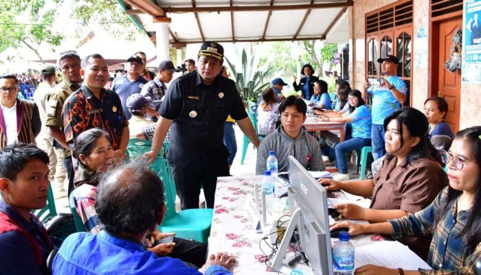 Masyarakat Nainggolan Antusias Sambut Bupati Samosir