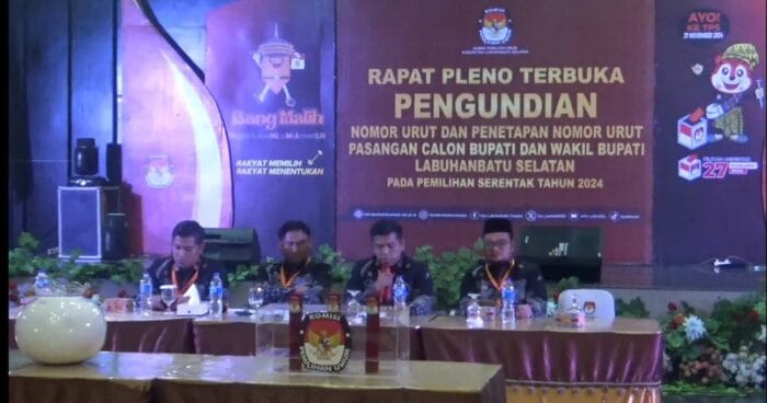 KPU Labusel Gelar Rapat Pleno Pengundian Nomor Urut Paslon Bupati-Wakil Bupati 2024