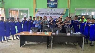 Cinta Pendidikan, PTPN IV Regional VI KSO Unit Kebun Baru Bagikan 38 Apron Las