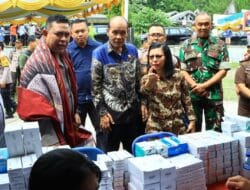 Kapolda Sumut Bagikan 1.500 Paket Sembako dan 100 Unit Kacamata Baca di Samosir