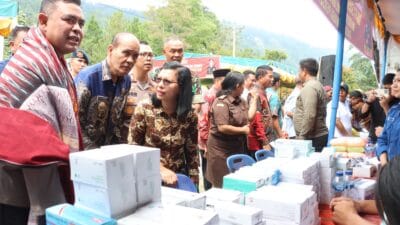 Kapolda Sumut Berikan 1.500 Paket Sembako Bakti Sosial di Kecamatan Simanindo