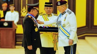 Kapolri Dapat Penghargaan Panglima Gagah Pasukan Polis dari Kerajaan Malaysia