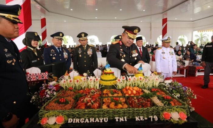 Kapolda Sumut Hadiri Upacara Militer Peringatan HUT ke-79 TNI