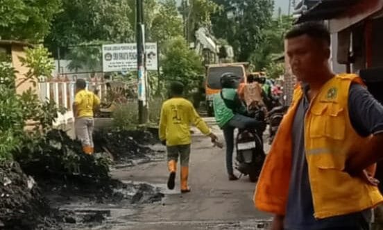 Dinas SDABMBK Kota Medan Lakukan Pemeliharaan Drainase