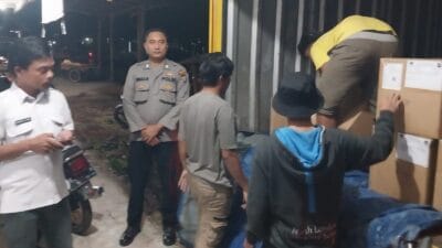 Polres Samosir Siaga di Gudang Logistik Pilkada 2024 KPU