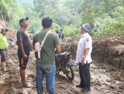 Pj Bupati Dairi Cek Kondisi Desa Suka Dame Terisolir Akibat Longsor