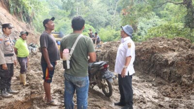 Pj Bupati Dairi Cek Kondisi Desa Suka Dame Terisolir Akibat Longsor
