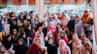 Bantuan Pemakaian Air Bersih Dihadiri Ketua PKK