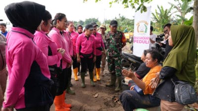 Bhayangkari Polda Sumut Gelar Bakti Sosial Bantu Masyarakat Terdampak Banjir