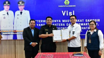 Bupati Samosir Terima 5 Unit Alat Berat Pengelolaan Persampahan dan Sanitasi