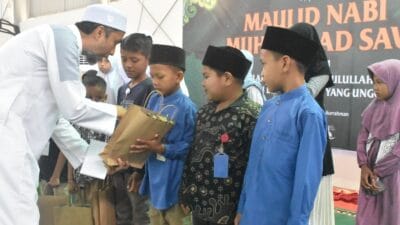 Pekerja Medco E&P Malaka Santuni Anak Yatim