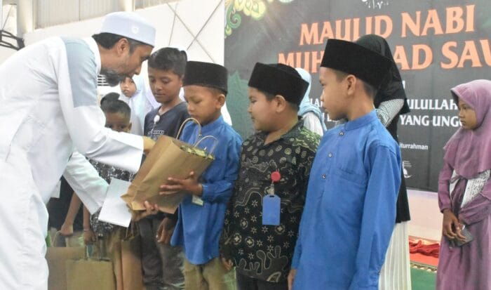Pekerja Medco E&P Malaka Santuni Anak Yatim