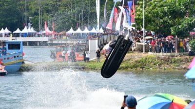 Hari Ke-4 Aquabike Jetski World Championship 2024 di Waterfront City Pangururan Berlangsung Meriah