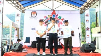 Polres Samosir Ikuti Jalan Sehat Menuju Pemilihan Serentak 2024