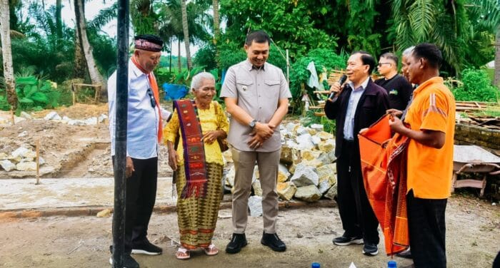 Pj Bupati Heri Letakkan Batu Pertama Pembangunan Rumah Layak Huni