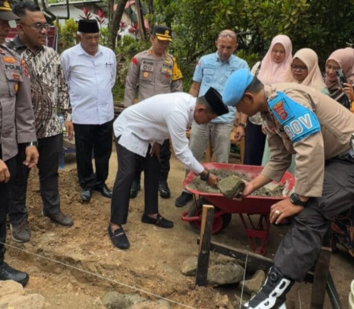 Wabup JFP Letakkan Batu Pertama Bedah Rumah Acin Bantuan Baznas