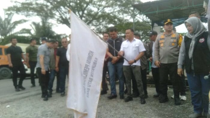 KPU Batu Bara Lepas dan Distribusikan Logistik Pilkada Serentak di 12 Kecamatan