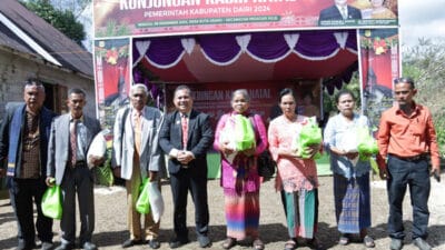 Kunjungan Kasih Natal di Desa Kuta Usang
