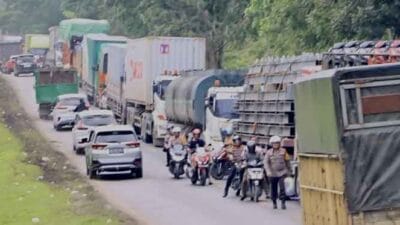 Sempat Macet Akibat Banjir, Jalan Lintas Labura Mulai Lancar