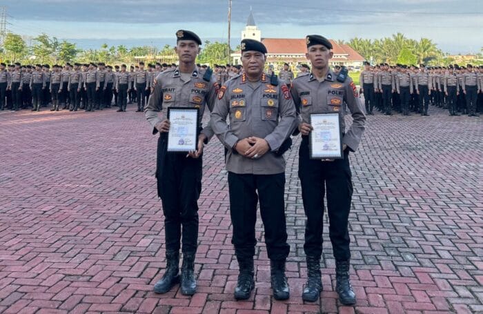 Aksi Heroik Bekuk Geng Motor, Personel Samapta Polda Sumut Terima Penghargaan