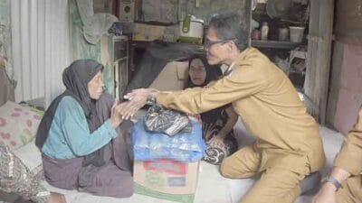 Baitul Mal Kota Langsa Berikan Sembako Kepada Warga Lansia