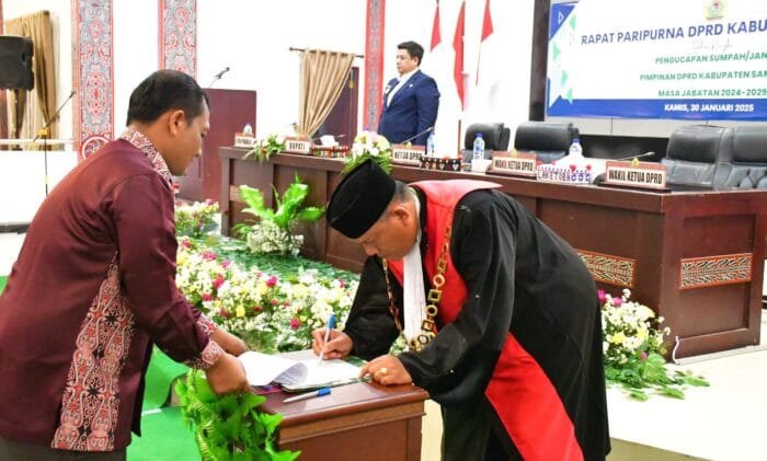 Ketua PN Balige Lantik Pimpinan DPRD Samosir Periode 2024-2029