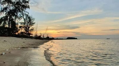 Pantai Remis, Eksotis Pasir Putih yang Menawan