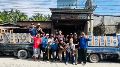 Aparatur Desa Sambirejo Timur Distribusikan Ratusan Air Mineral ke Masjid dan Musala