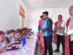 Bupati Samosir Bersama DPC Gerindra Berikan Makanan Bergizi Kepada Pelajar SMPN 1 Pangururan