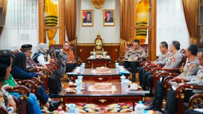 Kapolri Bertemu Ketua PBNU Alissa Wahid Bahas MoU Penanganan Kekerasan di Pesantren