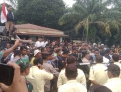Ratusan Aksi Massa Demo Kantor PTPN IV Kebun Sei-Baruhur Torgamba