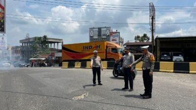 Satlantas Polres Labusel Bersama Instansi Terkait Lakukan Pengecekan Jalan untuk Keselamatan