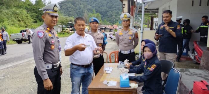 Satlantas Polres Solok Arosuka Gelar Operasi Keselamatan, Tes Urine & Narkoba Sopir serta Penumpang
