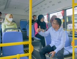 Wakil Wali Kota Medan Gunakan Bus Listrik Berangkat ke Kantor