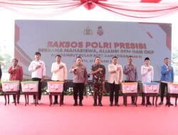Kapolri dan Panglima TNI Bagikan Ribuan Bansos Jelang Ramadan