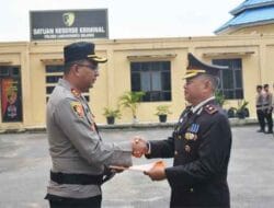 Polres Labusel Gelar Upacara Wisuda Purnabakti untuk Kompol Ahyat