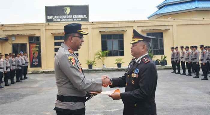 Polres Labusel Gelar Upacara Wisuda Purnabakti untuk Kompol Ahyat