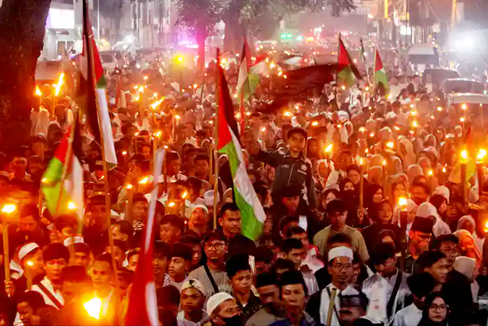 Ribuan Umat Islam di Medan Gelar Pawai Obor Sambut Ramadan 1446 H