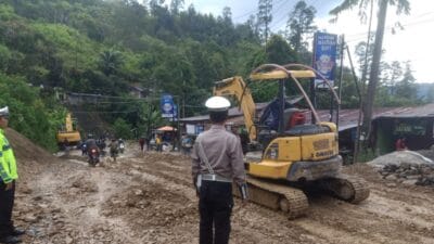 Sinergi Polres Simalungun, TNI, Pemkab dan Masyarakat Simalungun Pulihkan Parapat dari Banjir