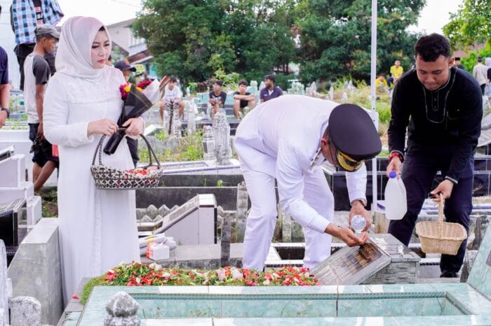 Wakil Wali Kota Medan Ziarah ke Makam Orangtua