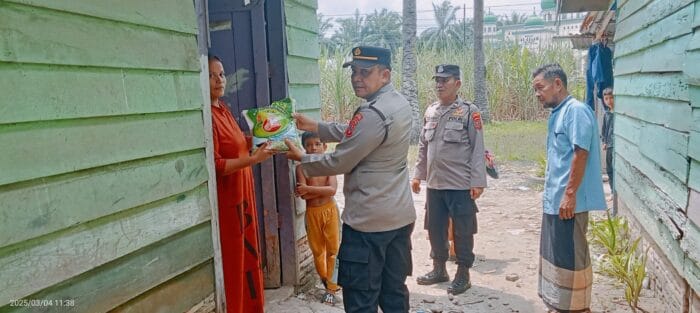Kapolres Labusel Salurkan Bantuan Sosial di Bulan Suci Ramadan