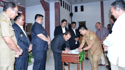 Bupati Bersama DPRD Samosir Tetapkan 13 Program Pembentukan Perda Tahun 2025