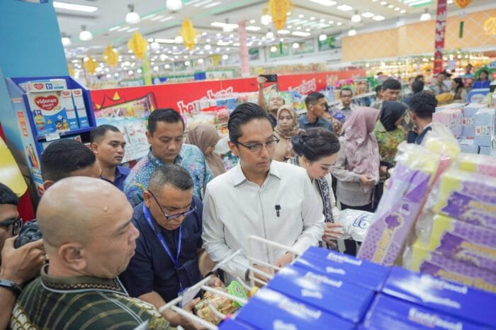 Rico Waas Tinjau Brastagi Supermarket dan Temukan Permen Tidak Jelas Tanggal Kedaluwarsanya