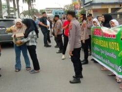 Raih Berkah Bulan Ramadan Jajaran Polsek Medan Kota Berbagi Takjil