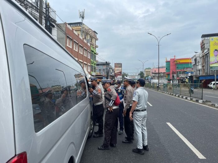 Polisi Gelar Operasi Penindakan Terhadap Angkutan Plat Hitam di Sumut